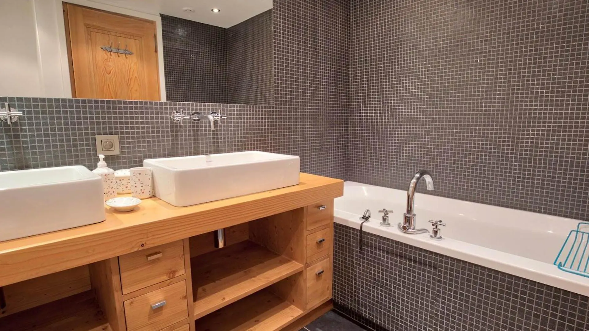 Chalet Cosy 8 Pers, Skis Aux Pieds, Balcon, Wifi, Parking - Fr-1-505-33 Notre-Dame-de-Bellecombe